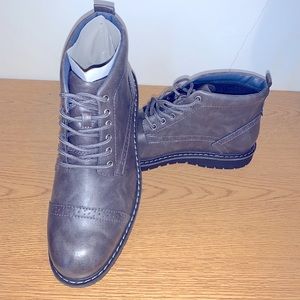 Men’s charcoal colored lace up boots ▪️